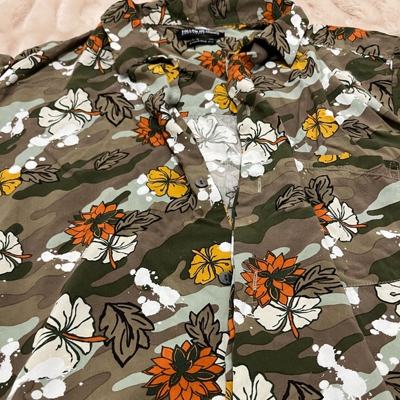 6 Button Shirt Bundle (Different Sizes) - Picture 16 of 16